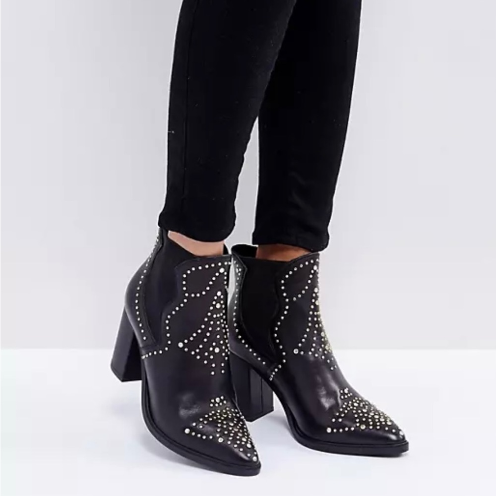 STEVE MADDEN STUDDED BOOTS